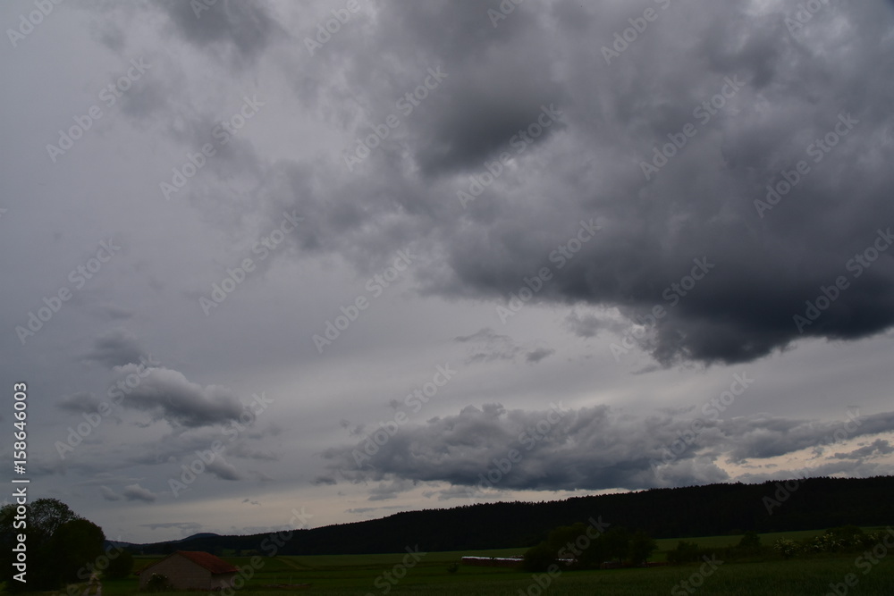 Fototapeta premium Aufziehende Regenwolken