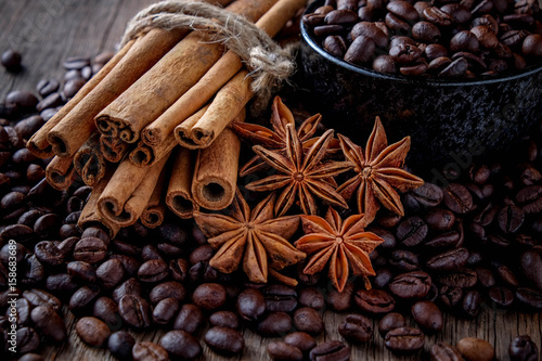 Coffee beans with cinnamon A mixture of popular drinks. © Nattapol_Sritongcom