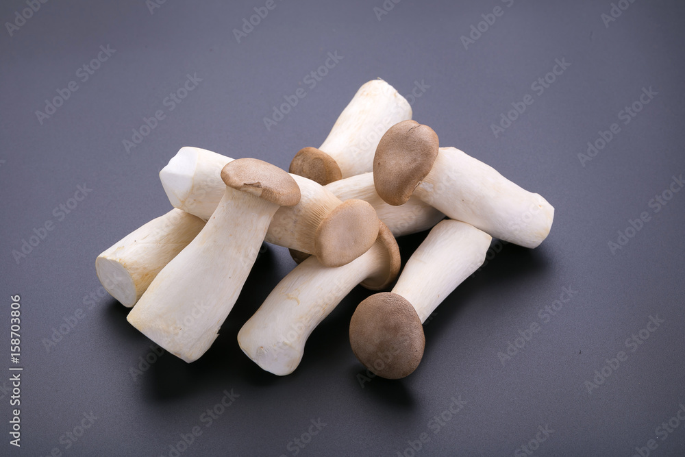 Obraz premium fresh origin mushroom on a black background