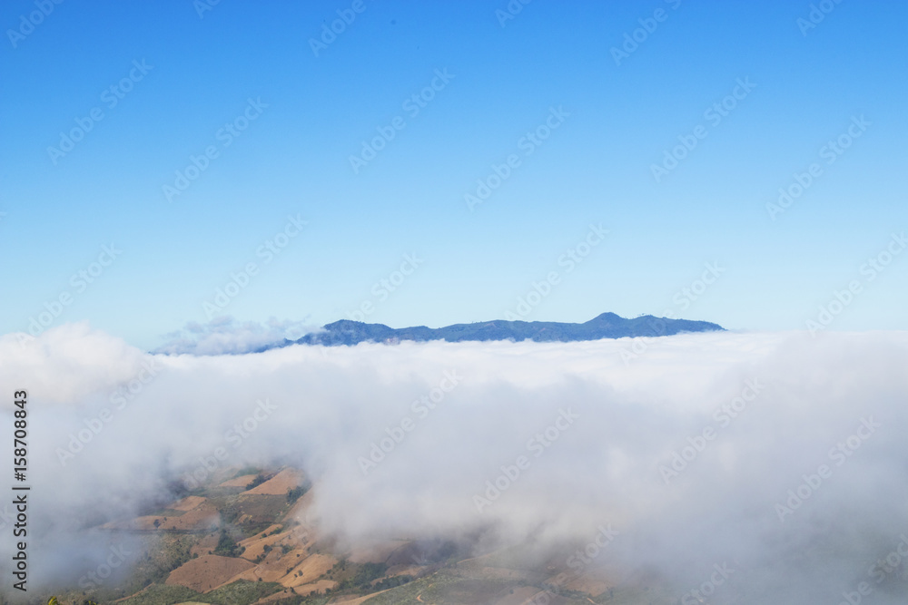 Obraz premium blue sky and clouds on Mountain