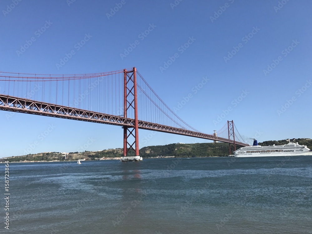 Pont du 25 Avril sur le Tage à Lisbonne, Portugal