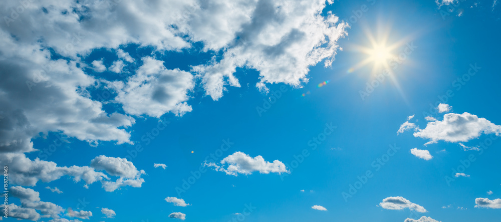 Blauer Himmel mit Sonnenschein und Wolken Photos Adobe Stock