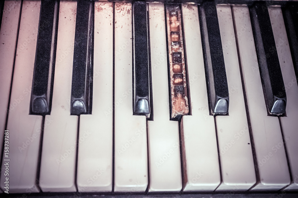 Naklejka premium piano Worn out