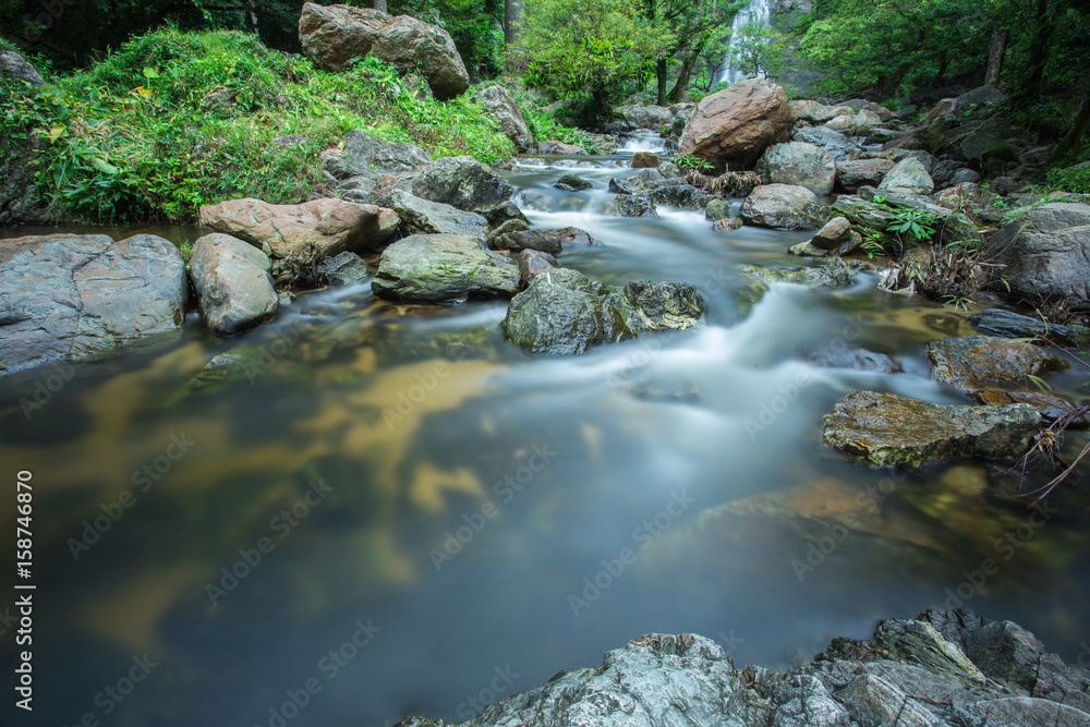 Fototapeta premium Huai Luang waterfall