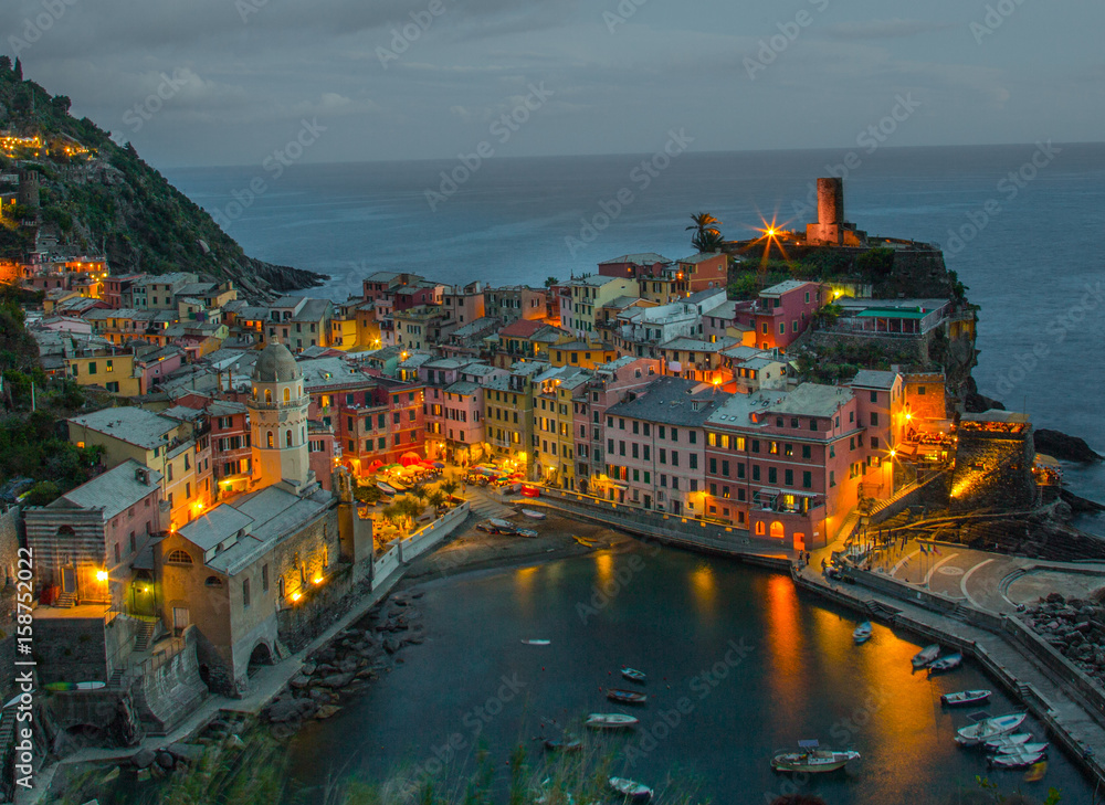 Naklejka premium Niebieska godzina