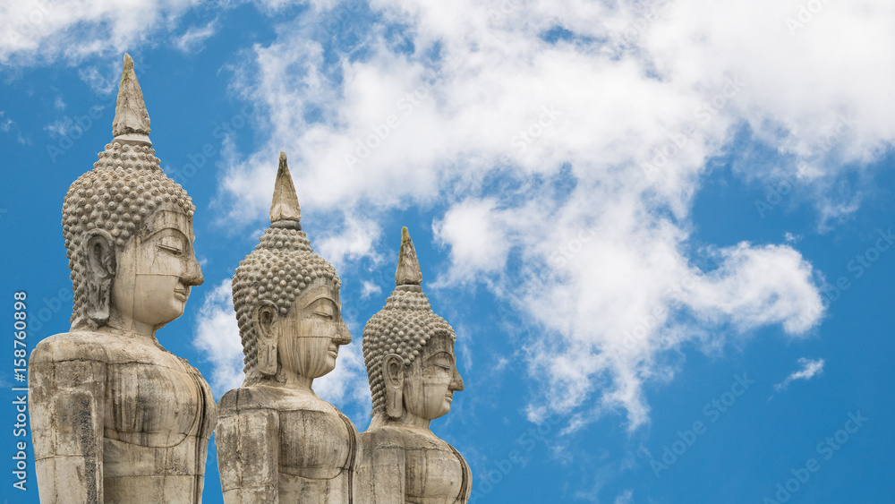 Fototapeta premium Old buddha statue on Clouds and blue sky background.