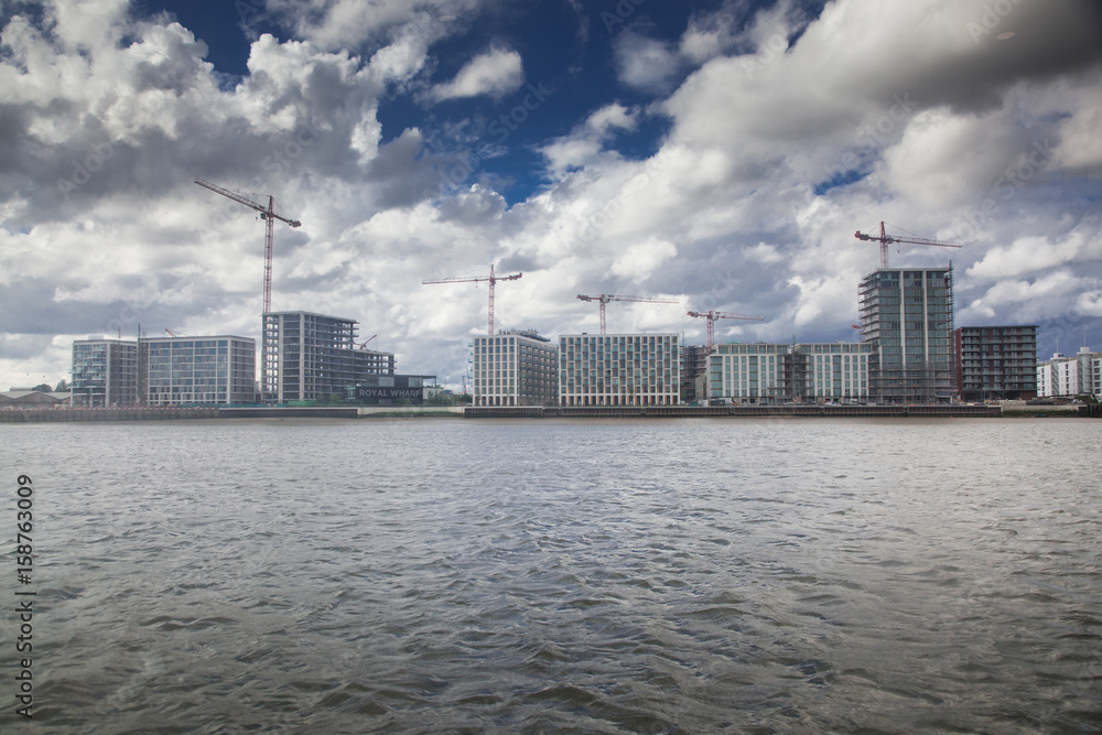 Fototapeta premium LONDON/UK - MAY 20 : Royal Wharf, a new construction site between North Greenwich and Woolwhich