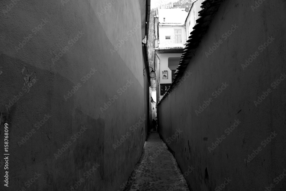 Obraz premium Heart on the alley wall