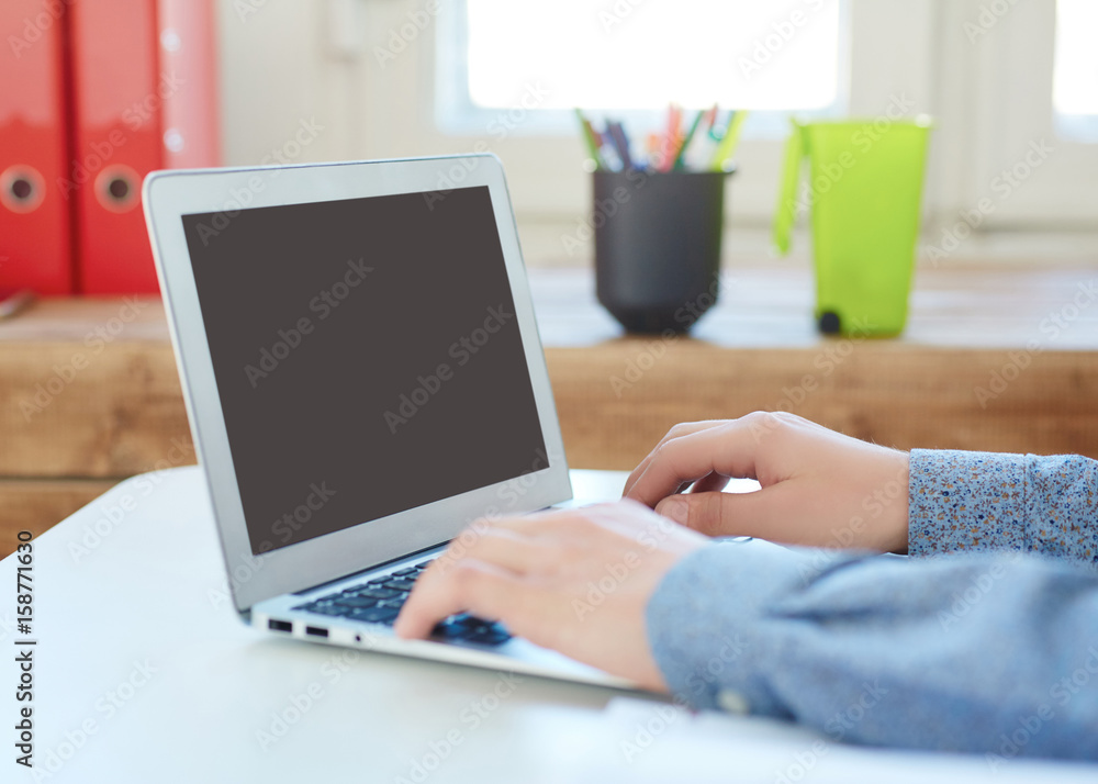 Fototapeta premium Male hand's taking notes on laptop close up.