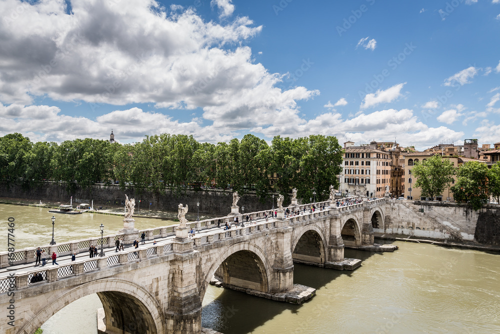 Brücke über den Fluss Tiber in Rom