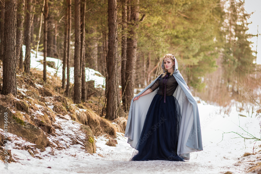 Naklejka premium Fantasy elf girl in spring in a sunny forest