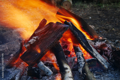 Lagerfeuer auf dem Zeltplatz