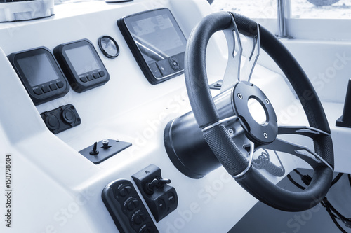 Control panel with wheel on speedboat © photopixel