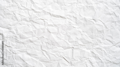 Crumpled white paper © Günter Albers