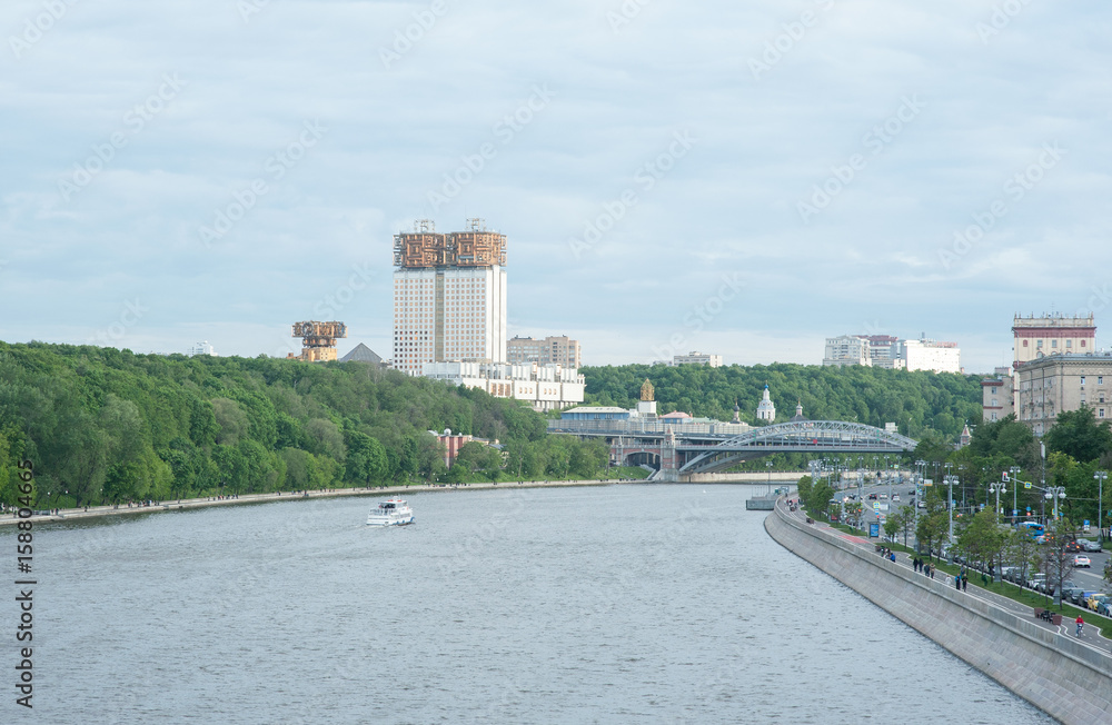 Fototapeta premium MOSCOW, RUSSIA - June, 04, 2017 View of the city and the river from Pushkin's footbridge in Moscow.