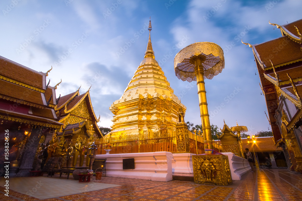 Fototapeta premium Wat Phrathat Doi Suthep temple in Chiang Mai, Thailand.
