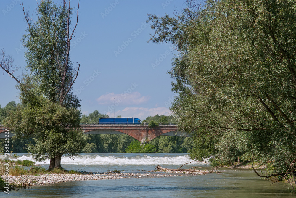 Obraz premium Ponte sul fiume adda