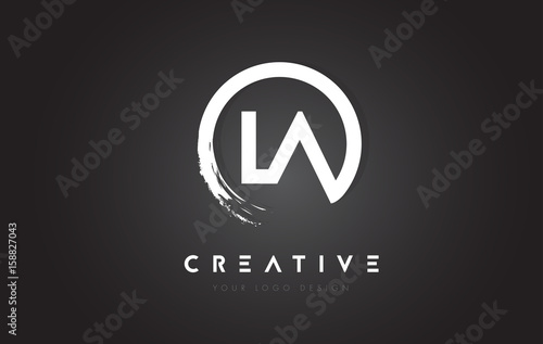 Fotografia LA Circular Letter Logo with Circle Brush Design and Black Background