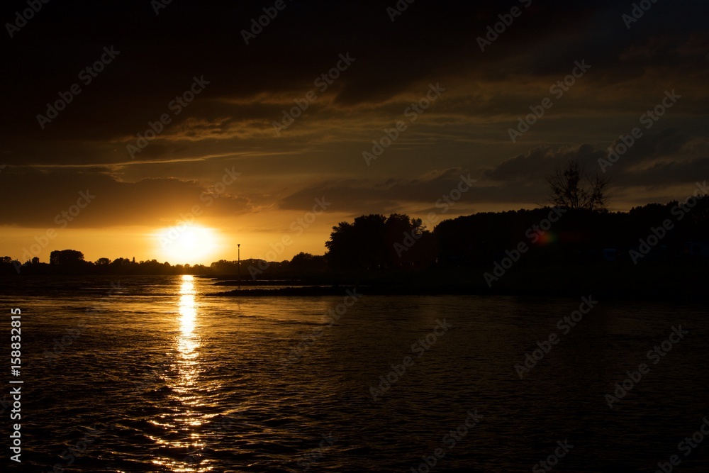 Sundown River Rhein