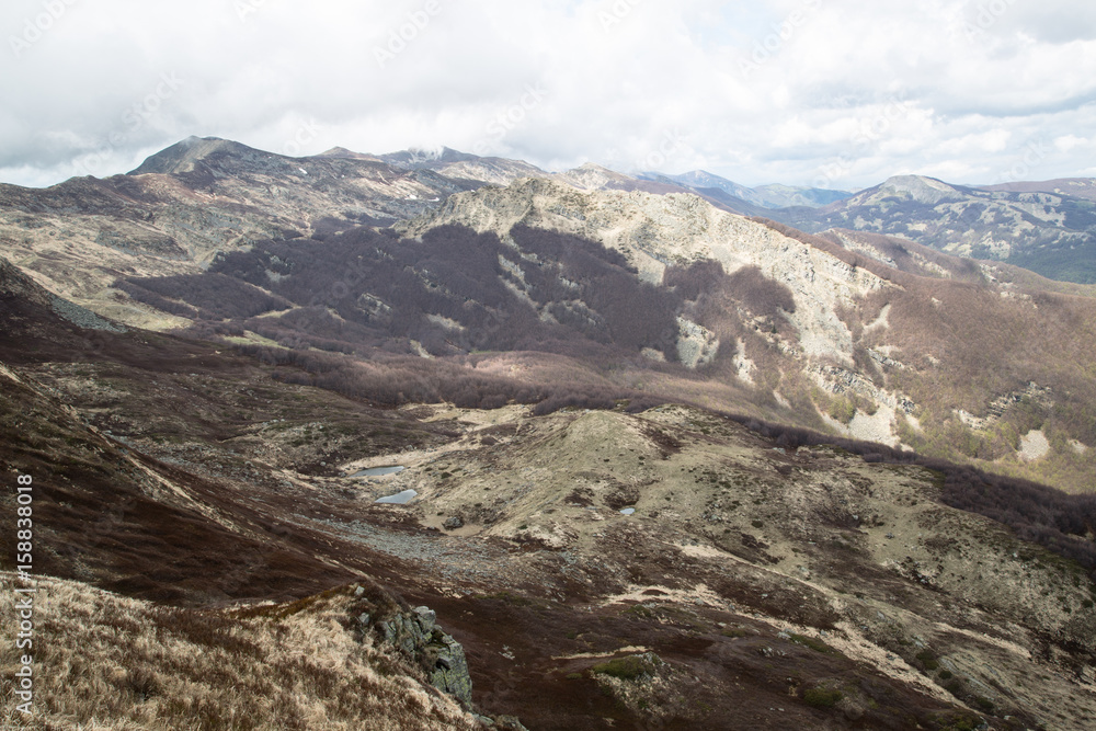 Panorama, Cima Canuti, Parco nazionale dell'Appennino Tosco-Emiliano, primavera Panorama, Cima Canuti, Parco nazionale dell'Appennino Tosco-Emiliano, primavera