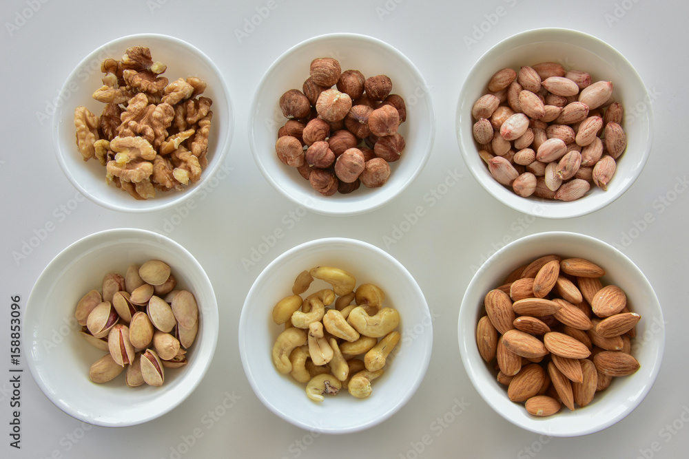 Variety of nuts/The variety of nuts used in gastronomy: Walnuts, pistachios, hazelnuts, cashews, peanuts, almonds Variety of nuts/The variety of nuts used in gastronomy: Walnuts, pistachios, hazelnuts, cashews, peanuts, almonds