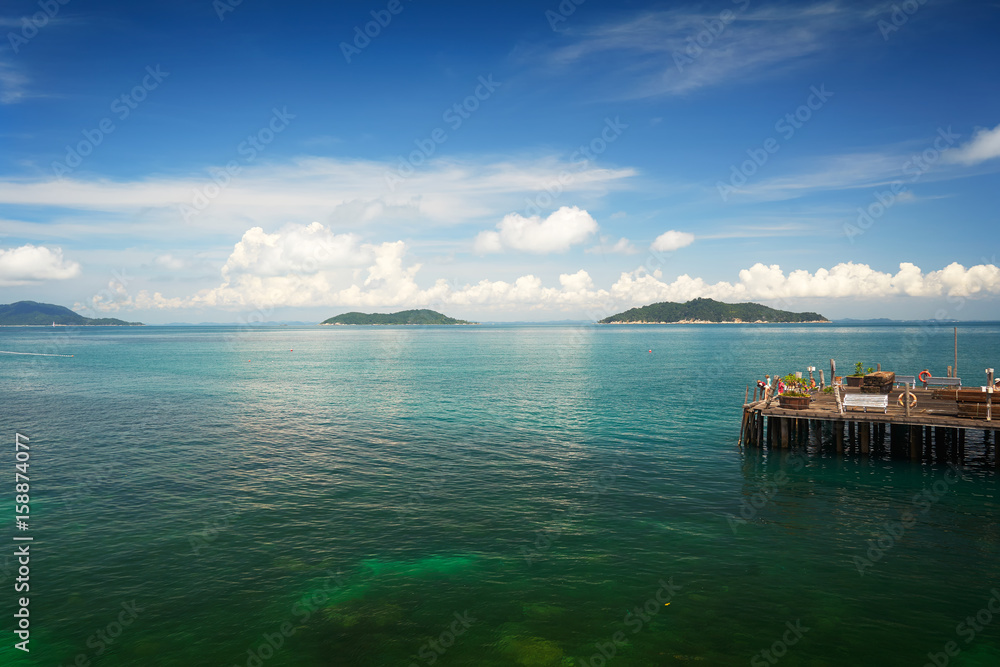 Obraz premium Traveler have fun on the jetty of the port in the sunny day , Rawa island , Malaysia .
