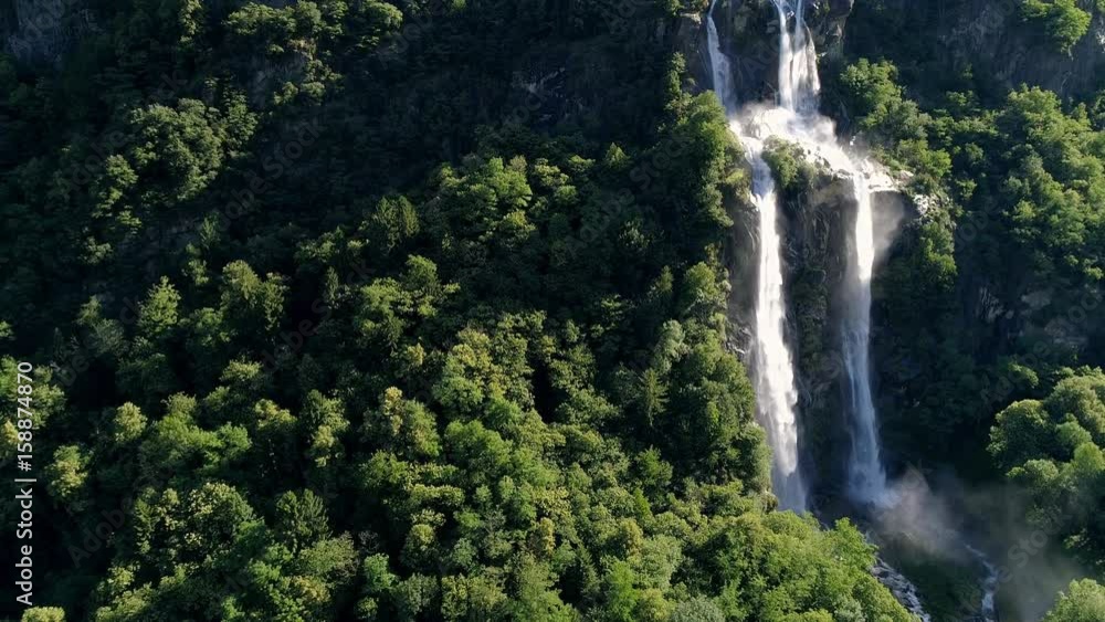 Aerial 4K - Cascata dell'Acqua Fraggia - Val Bregaglia (IT) Aerial 4K - Cascata dell'Acqua Fraggia - Val Bregaglia (IT)