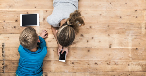 Obraz na płótnie Kids using tablet and smartphone header