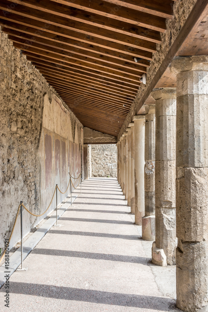 Narrow corridor, Pompeii, Italy