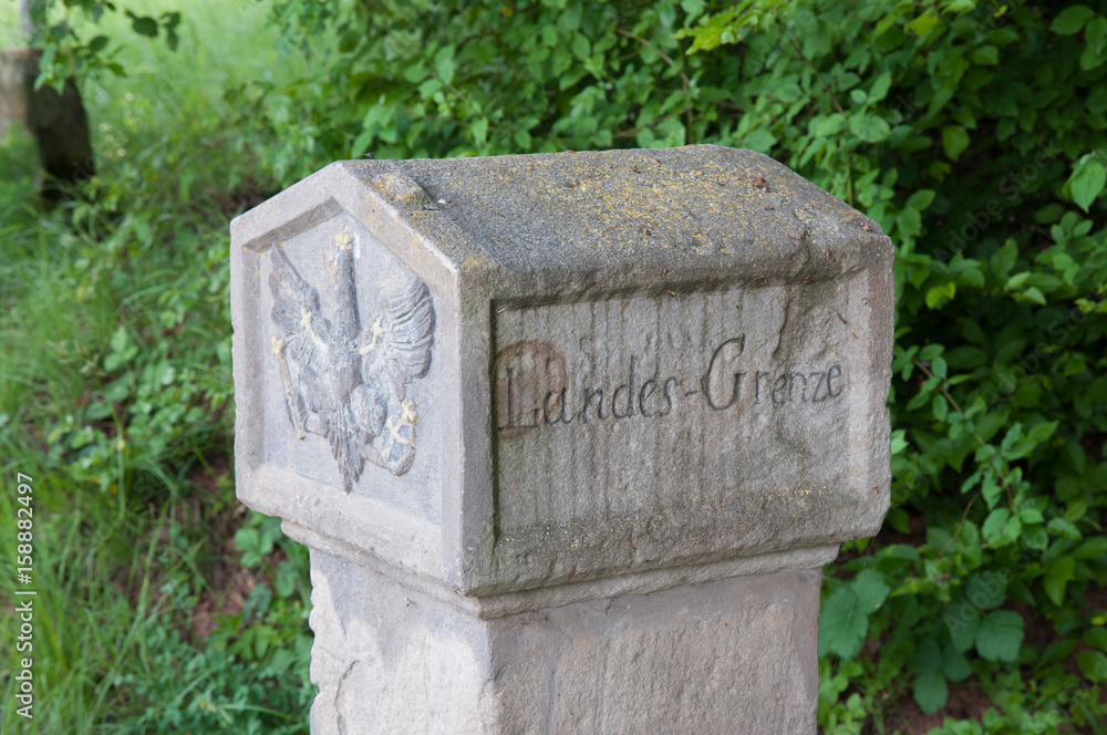Fototapeta premium alter grenzstein im freilichtmuseum bad-sobernheim
