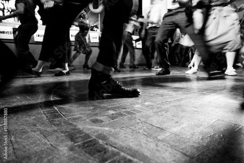 Ballerini di swing nella sala da ballo