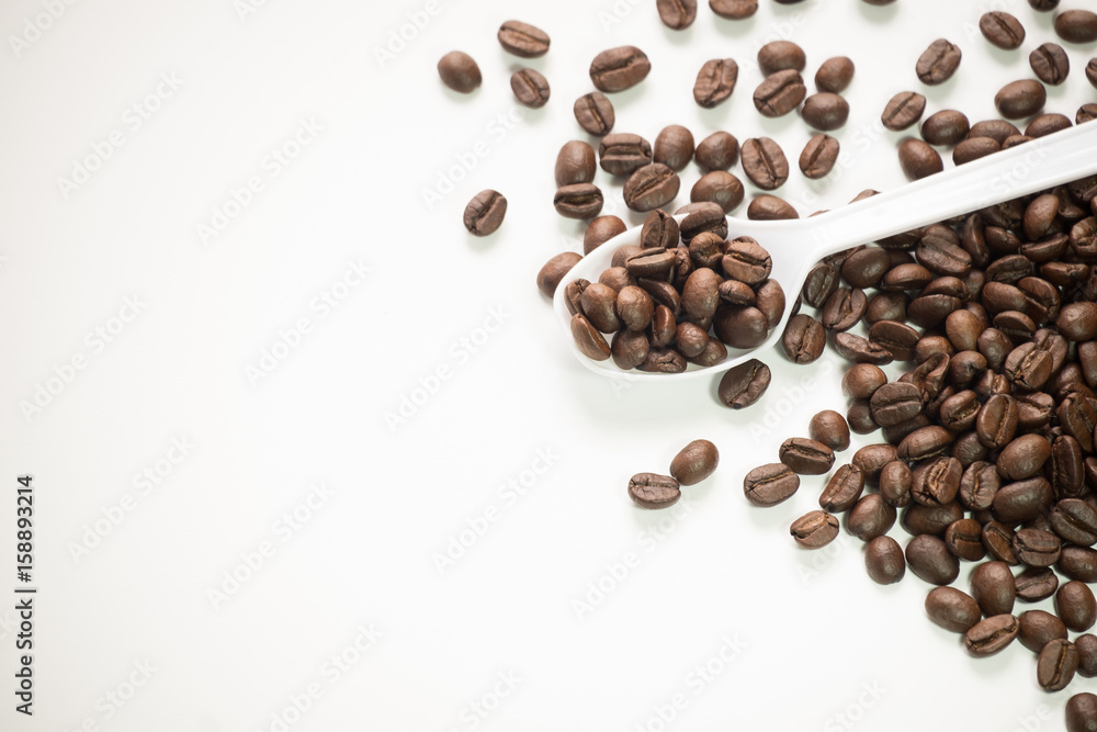 Fototapeta premium seed coffee and spoon on white background
