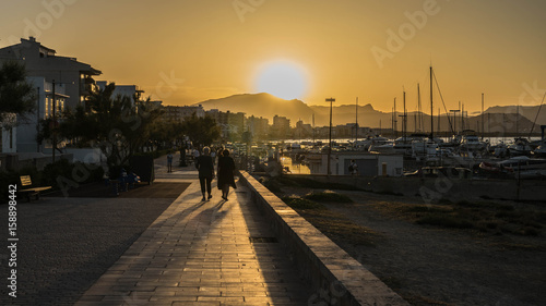 Sonnenuntergang im Hafen © Simon