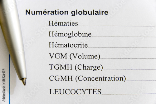 Feuille de r￩sultats d'analyse de sang : num￩ration sanguine Sont d￩termin￩s : - le nombre d'h￩maties, - le taux d'h￩moglobine, - l'h￩matocrite (pourcentage relatif du volume des h￩maties par rapport au volume total du sang), - le volume globulaire moyen (VGM, rendant compte de la taille des h￩maties), - la teneur globulaire moyenne en h￩moglobine (TGMH, masse d'h￩moglobine dans une h￩matie), - la concentration globulaire moyenne en h￩moglobine (CGMH, concentration en h￩moglobine d'une h￩matie), - le nombre de leucocytes (globules blancs)