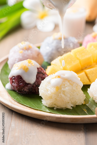 coconut milk on sticky rice with ripe mango