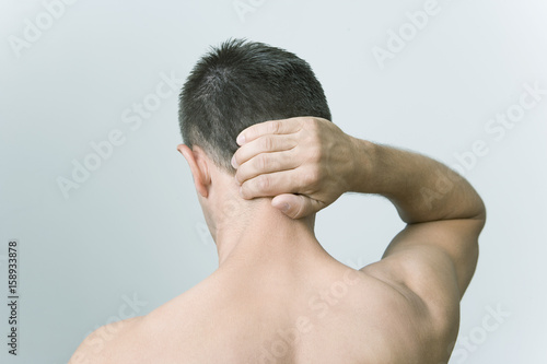 Model The Do In is an automassage technique of chinese origin, then imported in Japan This technique is based on the pressure of certains points (acupressure) aiming at correcting body disorders Pinch the nape going down Aim : relieve torticolis