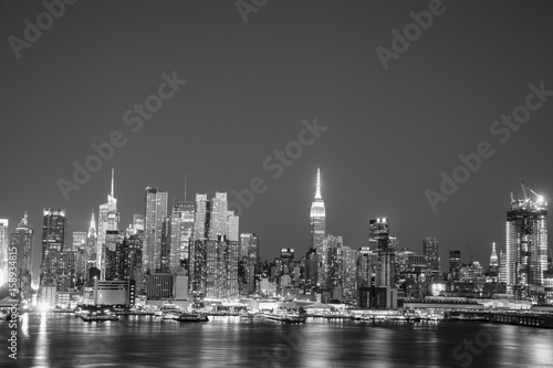 Fototapeta Naklejka Na Ścianę i Meble -  NYC SKYLINE BLACK AND WHITE