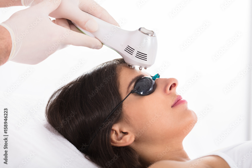 Naklejka premium Woman Getting A Ultrasound Skin Treatment