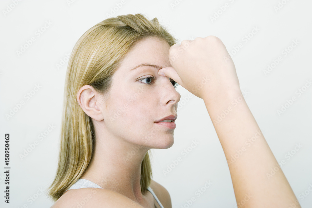 Model The Do In is an automassage technique of chinese origin, then imported in Japan This technique is based on the pressure of certains points (acupressure) aiming at correcting body disorders Press during a few seconds 3 points located under the arch of the eyebrow starting from the root of the nose Aim : relieve sinusites Model The Do In is an automassage technique of chinese origin, then imported in Japan This technique is based on the pressure of certains points (acupressure) aiming at correcting body disorders Press during a few seconds 3 points located under the arch of the eyebrow starting from the root of the nose Aim : relieve sinusites