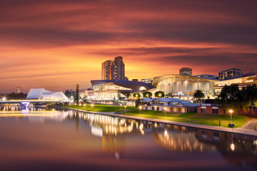 Fotobehang Australië Adelaide skyline in zomerse sferen  © Kwest