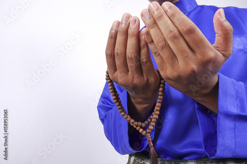 Принти на полотні Muslim Praying with Tasbih