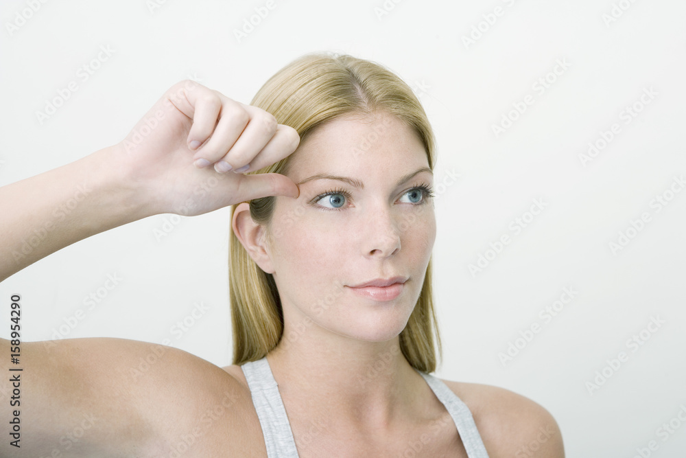 Model The Do In is an automassage technique of chinese origin, then imported in Japan This technique is based on the pressure of certains points (acupressure) aiming at correcting body disorders Massage gently during 5 to 15 minutes the point Triple Heater 23 (at the level of the eyebrow tail) Aim : relieve migraines Model The Do In is an automassage technique of chinese origin, then imported in Japan This technique is based on the pressure of certains points (acupressure) aiming at correcting body disorders Massage gently during 5 to 15 minutes the point Triple Heater 23 (at the level of the eyebrow tail) Aim : relieve migraines