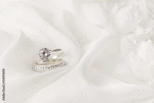 wedding rings, engagment ring with diamond photo