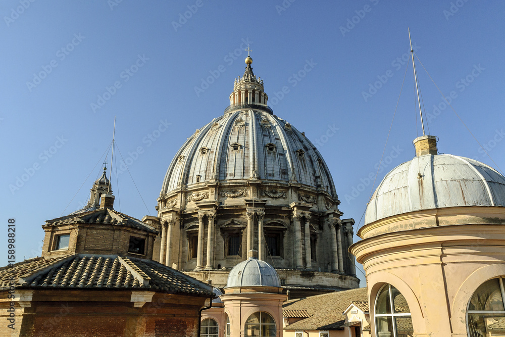 dome of the Basilica of Saint Peter in the Vatican, Rome, italia.