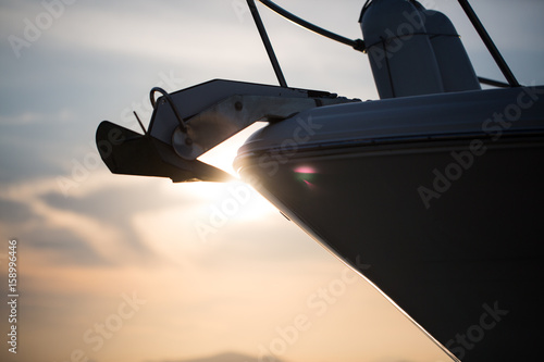 Silhouette von einem Boot, Sonnenuntergang