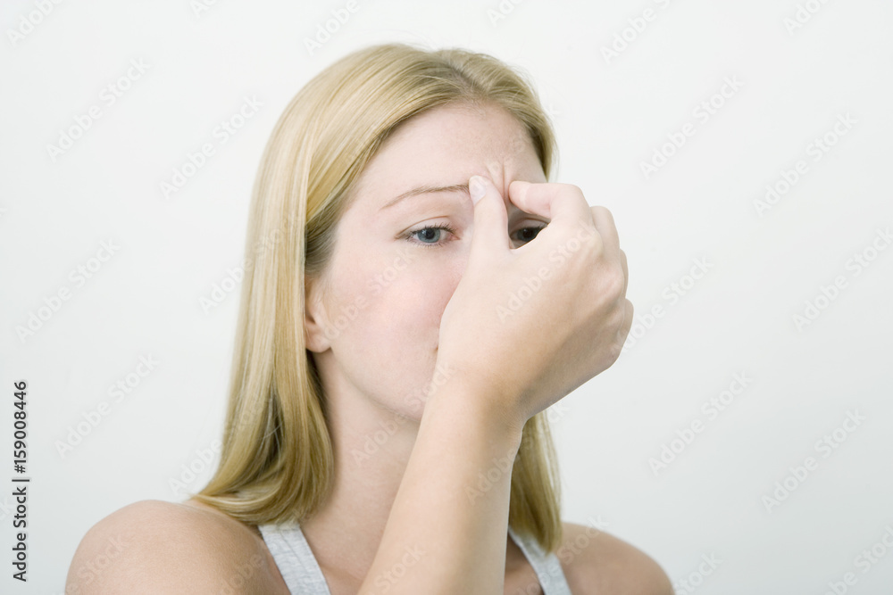 Model The Do In is an automassage technique of chinese origin, then imported in Japan This technique is based on the pressure of certains points (acupressure) aiming at correcting body disorders Pinch the skin of the space between the eyebrows between the thumb and the forefinger during a few dozen of seconds Aim : relieve sensations of vertigo Model The Do In is an automassage technique of chinese origin, then imported in Japan This technique is based on the pressure of certains points (acupressure) aiming at correcting body disorders Pinch the skin of the space between the eyebrows between the thumb and the forefinger during a few dozen of seconds Aim : relieve sensations of vertigo