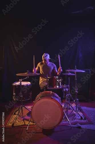 Canvas Print Male drummer performing in nightclub