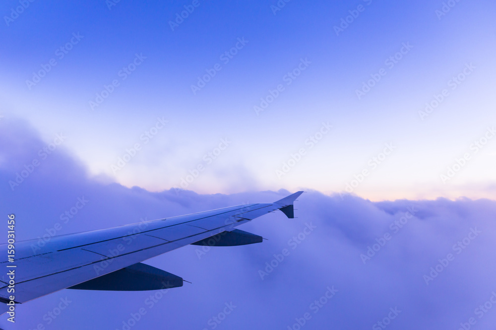 Fototapeta premium in den Wolken