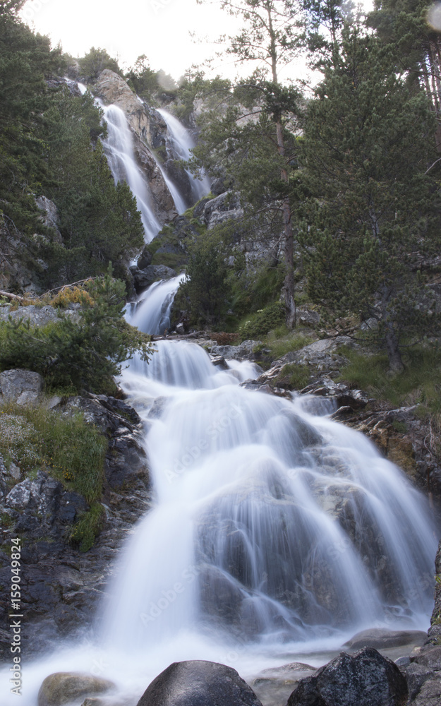 Fototapeta premium Cascada del pirineo, Huesca