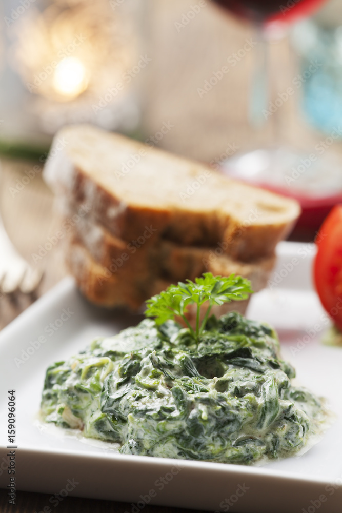 Spinat-Joghurt-Vorspeise aus dem Libanon Spinat-Joghurt-Vorspeise aus dem Libanon